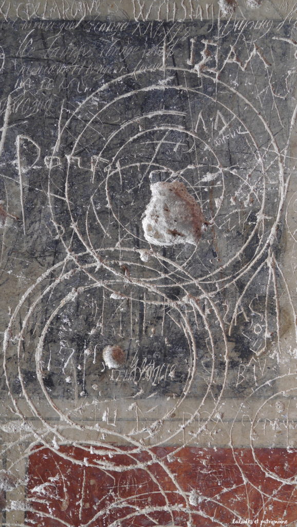 Symbole et graffitti-salle de garde laroque Toirac