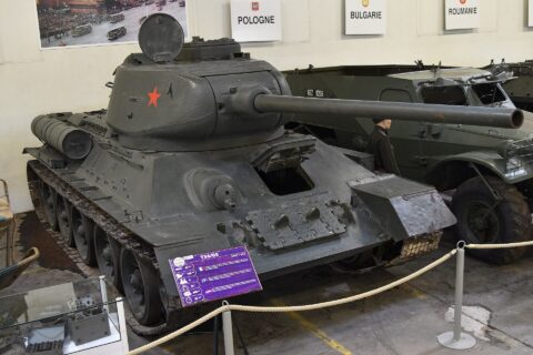 Char T-34-85 exposé au Musée des Blindés de Saumur